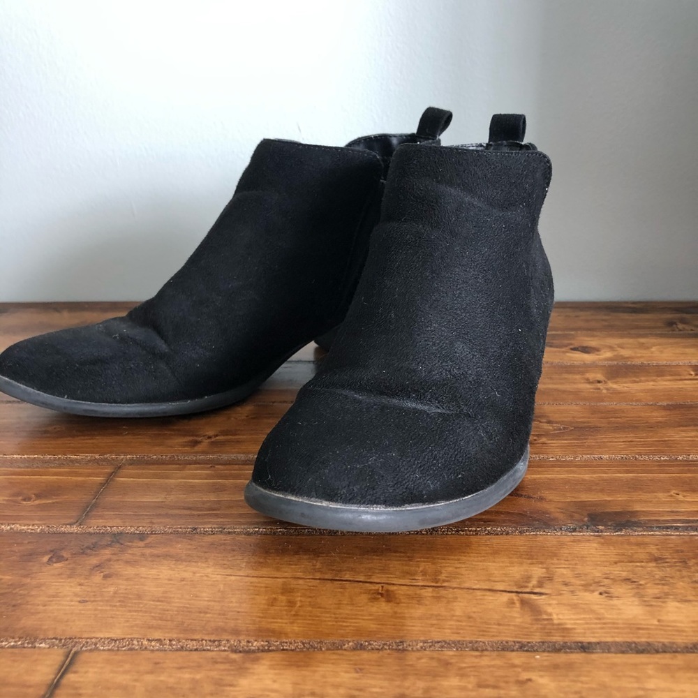 American Eagle black booties! 👠
